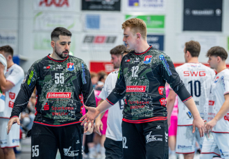 Anschluss an die Spitze halten