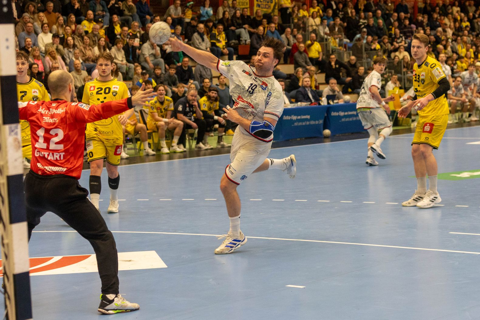 Rabenschwarzer Abend in Krefeld